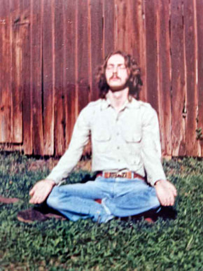 Uwe-jung-Meditation Uwe Kreß als junger Mann in Meditation