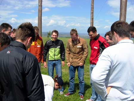 Team im Hochseilgarten